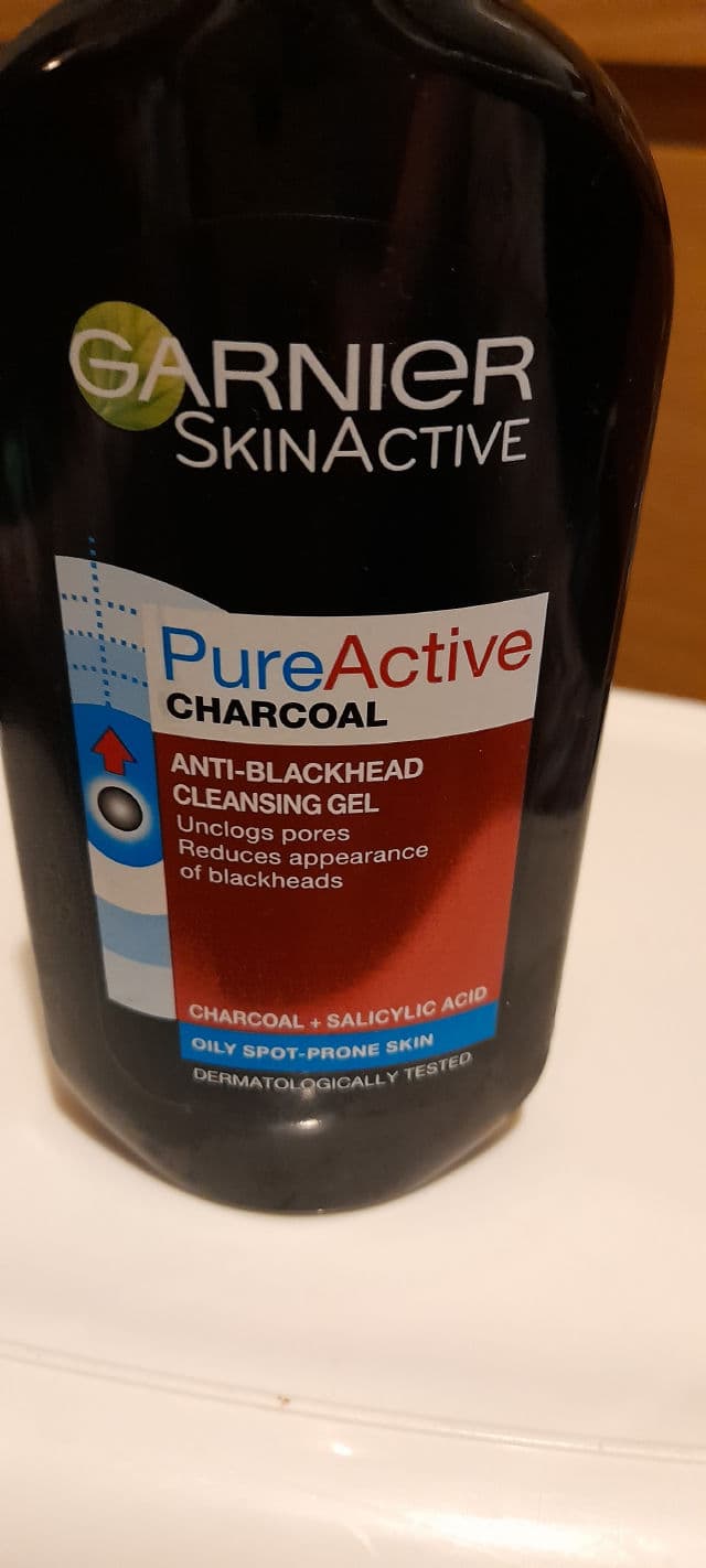 Garnier PureActive Charcoal Anti-Blackhead Cleansing Gel review photo by ohmylia