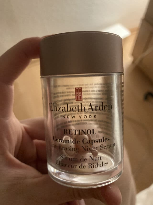 Elizabeth Arden Retinol Ceramide Capsules Line Erasing Night Serum review photo by olapaloo