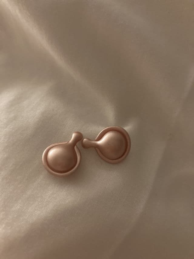 Elizabeth Arden Retinol Ceramide Capsules Line Erasing Night Serum review photo by olapaloo