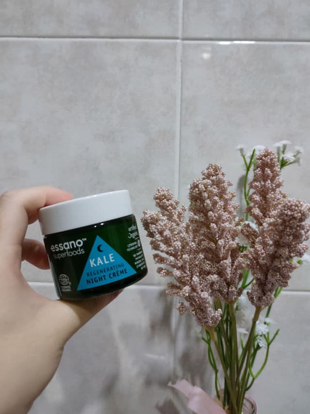Essano Superfoods Certified Organic Kale Regenerating Night Crème review photo by oo7