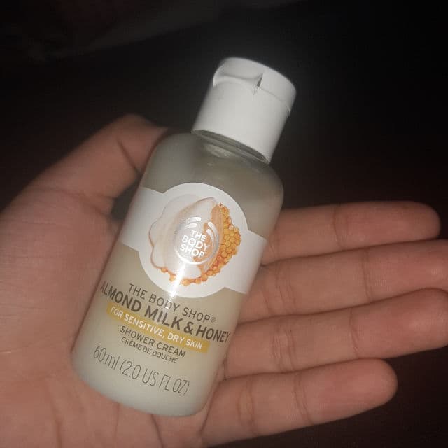 The Body Shop Almond Milk & Honey Soothing & Caring Shower Cream review photo by paeuwlin