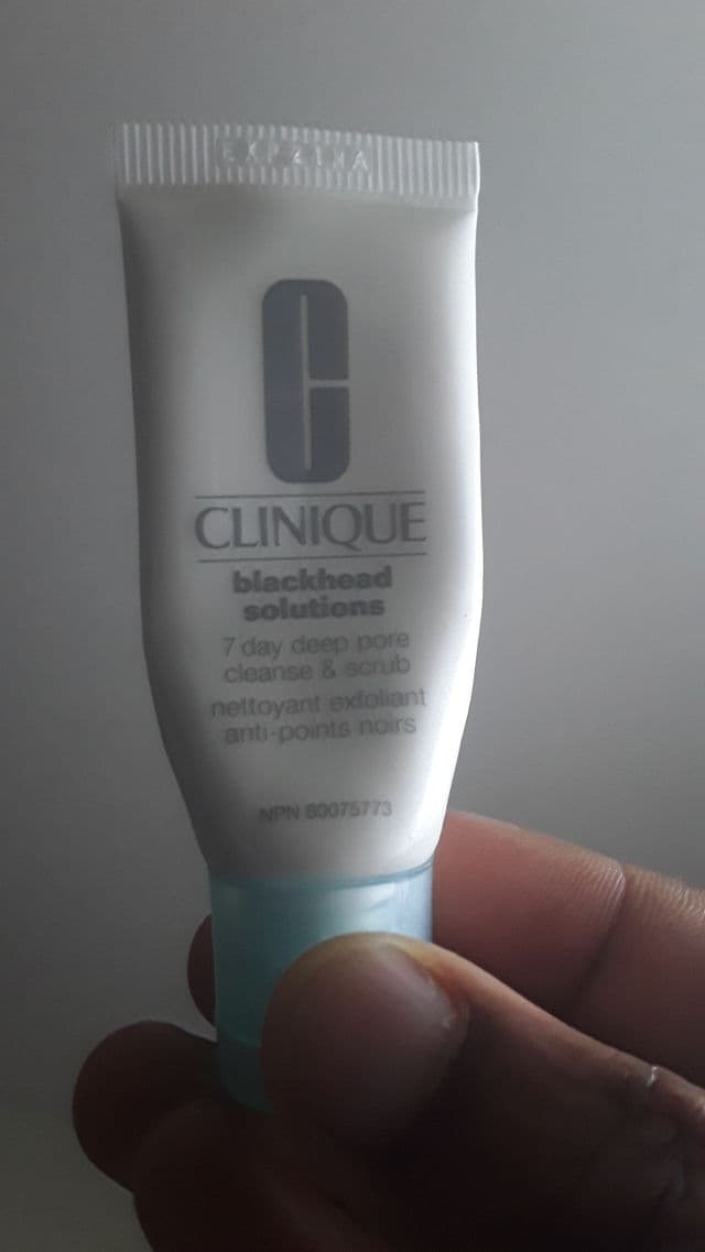 Clinique Blackhead Solutions 7 Day Deep Pore Cleanse & Scrub review photo by Pickytimin