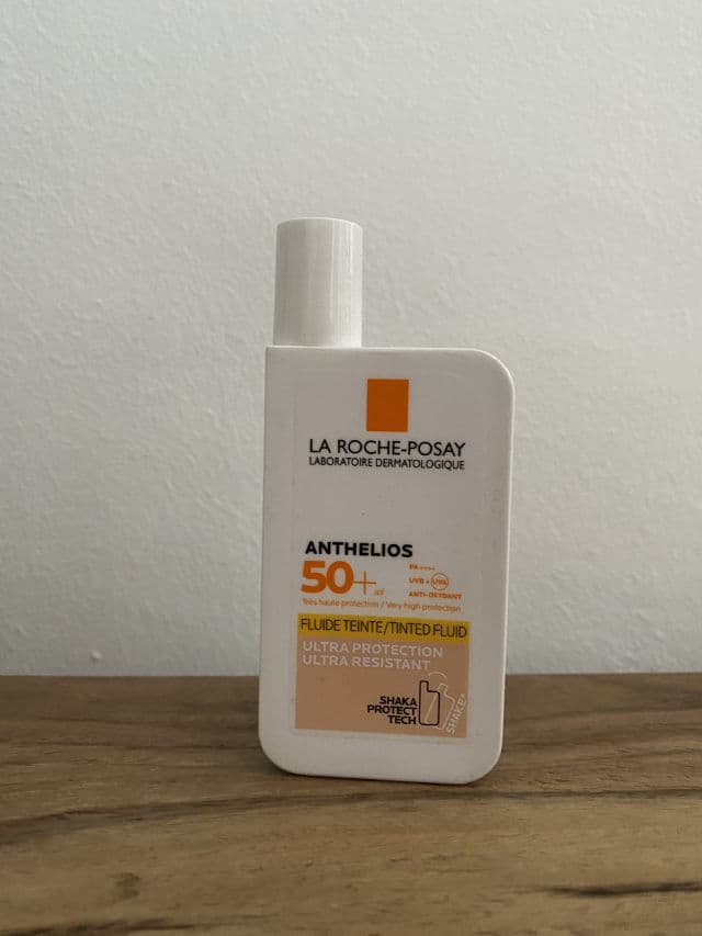 La Roche-Posay Anthelios Shaka Fluid 50+ review photo by pixplore