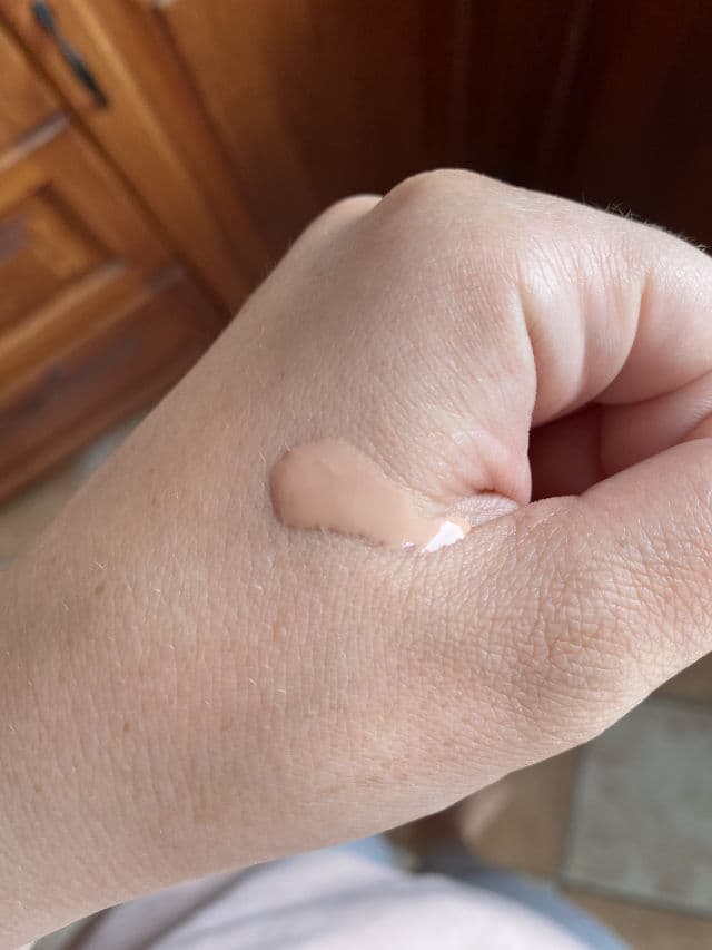 La Roche-Posay Anthelios Shaka Fluid 50+ review photo by pixplore