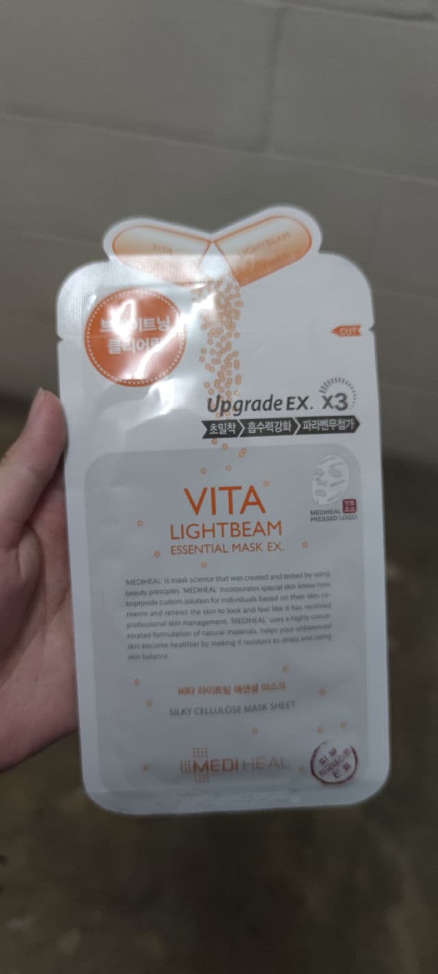 MEDIHEAL Vita Lightbeam Essential Mask EX review photo by poyee