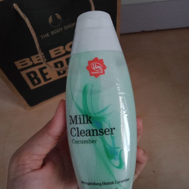 Viva Milk Cleanser Cucumber review photo by putriberliaaaan
