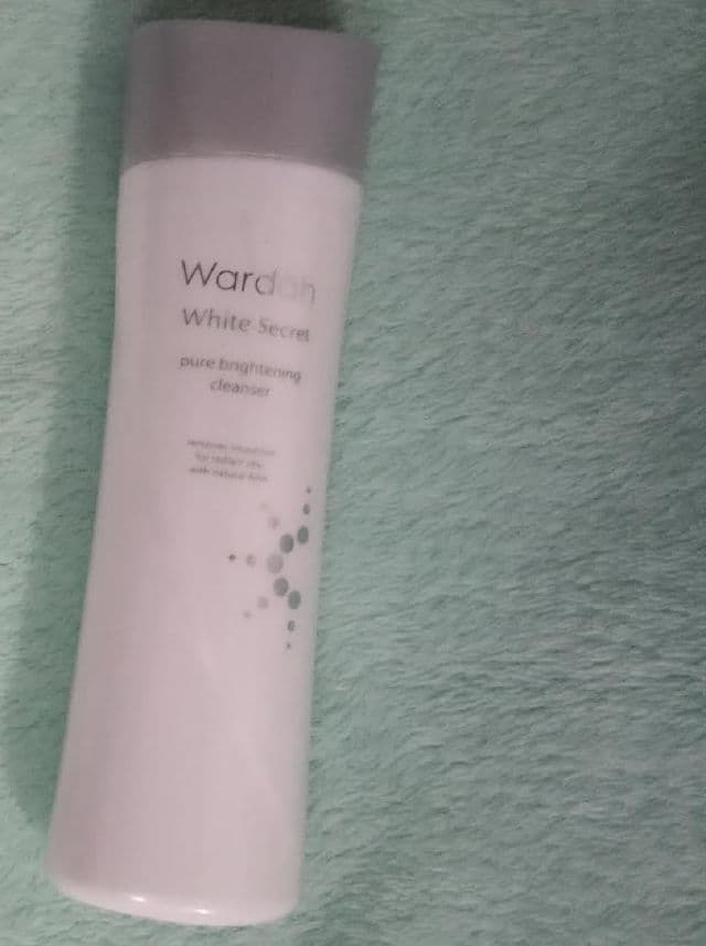 Wardah White Secret Pure Brightening Cleanser review photo by putrifirly