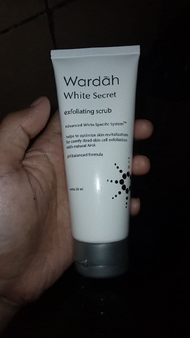 Wardah White Secret Exfoliating Scrub review photo by putrifirly