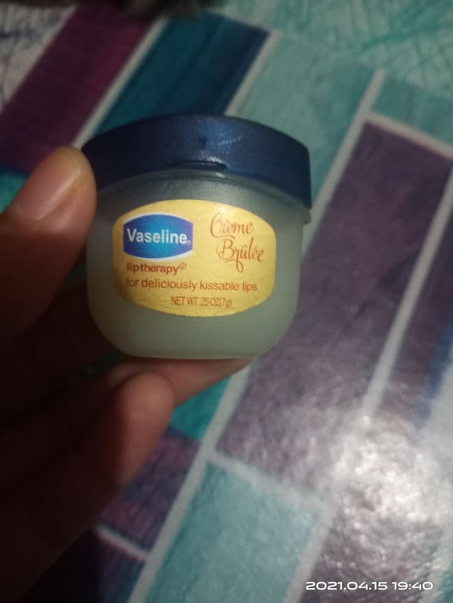 Vaseline Creme Brulee Lip Therapy review photo by putrifz