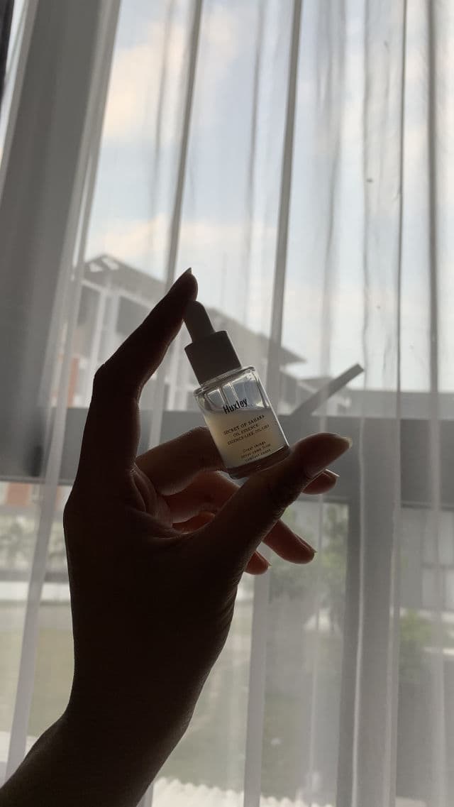 Huxley Oil Essence; Essence-Like Oil-Like review photo by reginawidya