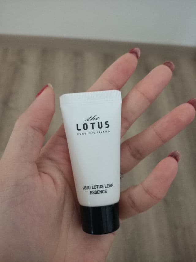 The Pure Lotus Jeju Lotus Leaf Essence review photo by samanwong