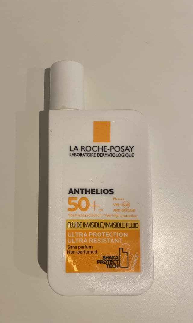 La Roche-Posay Anthelios Shaka Ultra-Light Facial Sun Cream SPF50 review photo by Hainstrawberry