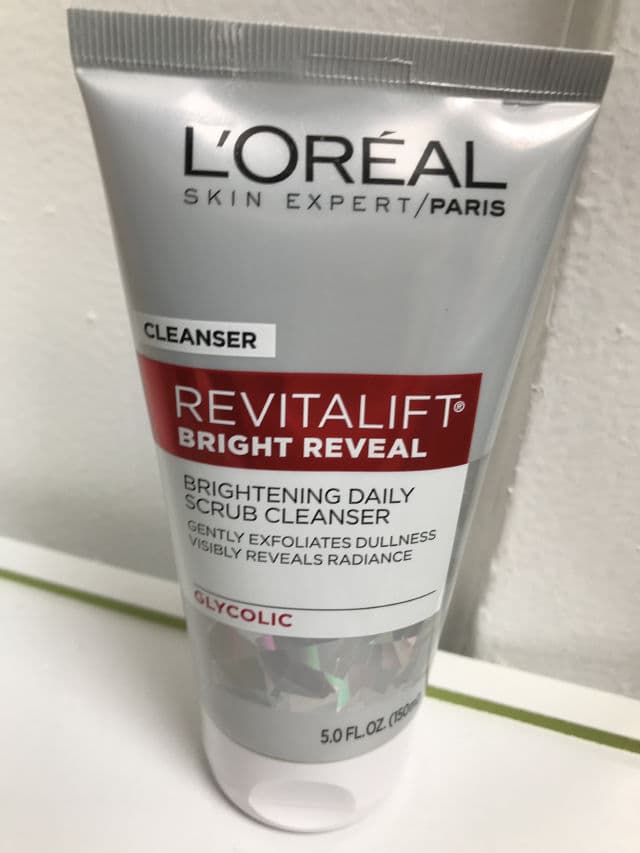 L'Oreal Paris Revitalift Radiant Smoothing Cream Cleanser review photo by shamiza