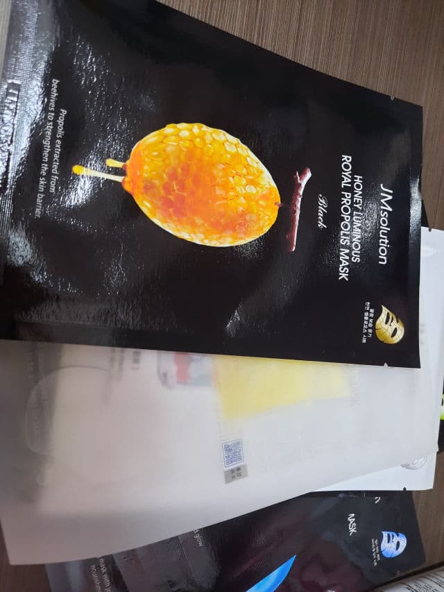JMsolution Honey Luminous Royal Propolis Mask review photo by sheananan