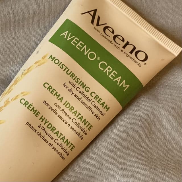 Aveeno Moisturing Cream with Natural Colloidal Oatmeal review photo by skiin94