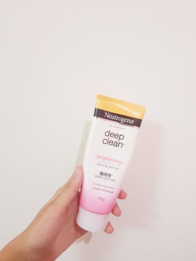 Neutrogena Deep Clean Brightening Foaming Cleanser review photo by skincarediction