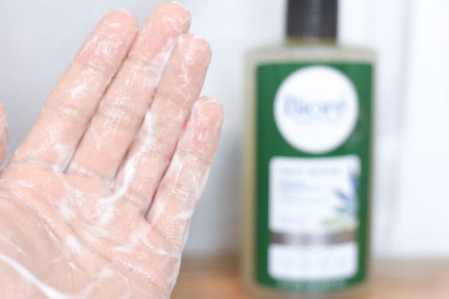 Biore Daily Detox Cleanser with Cannabis Seed Oil & Green Tea Extract review photo by skincareinhawaii