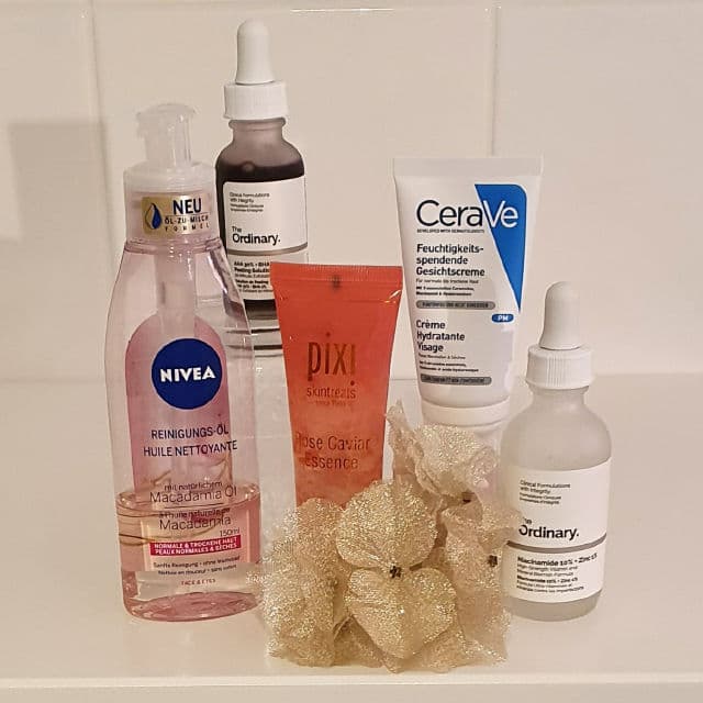 Nivea Nourishing Cleansing Oil with Natural Macadamia Oil review photo by skinference