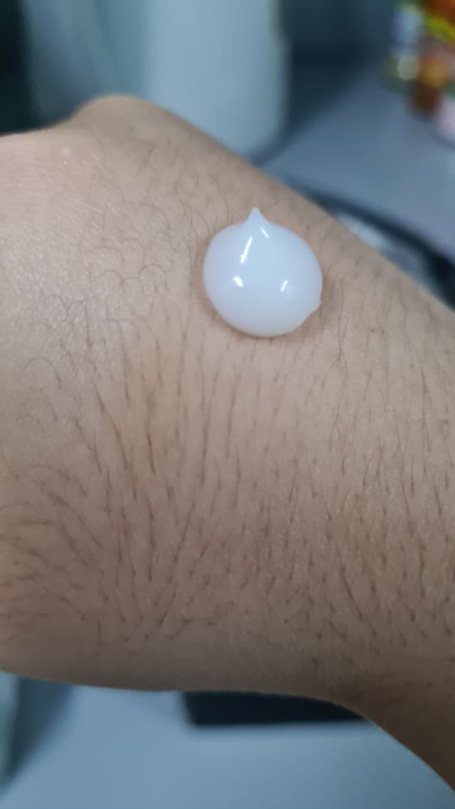 La Roche-Posay Effaclar Mat Oil-Free Mattifying Moisturizer review photo by skinkareku