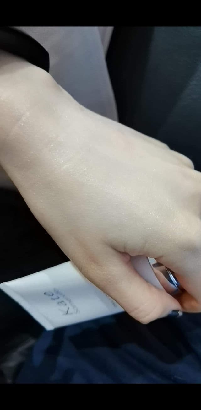 Kate Somerville Daily Deflector Mineral Sunscreen SPF 40 PA++++ review photo by SansLittleWorld