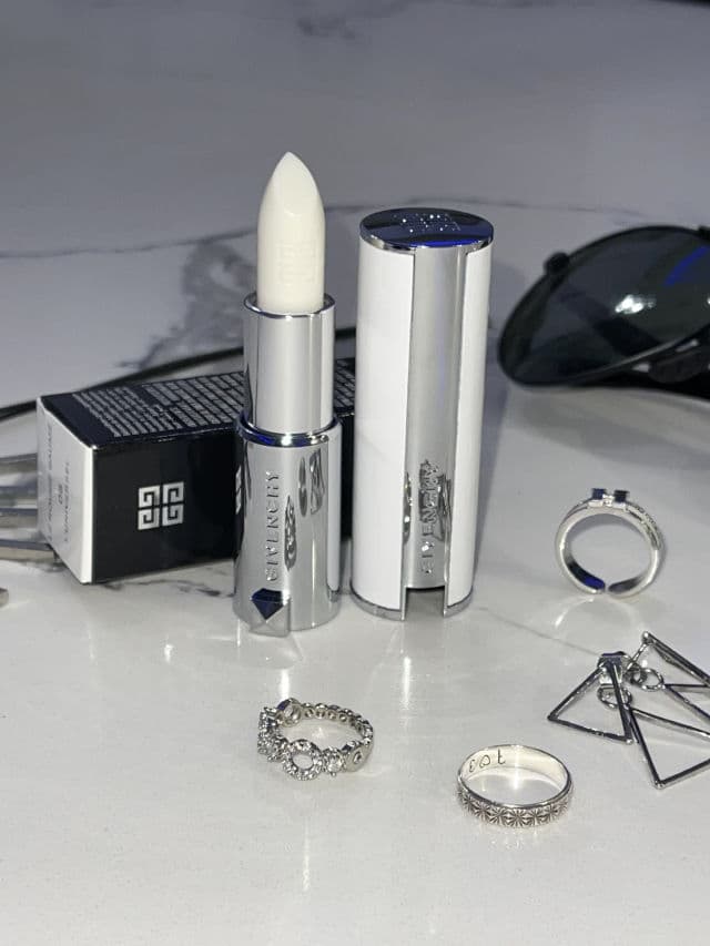 Givenchy Le Rouge Universal Hydrating Lip Balm review photo by SansLittleWorld
