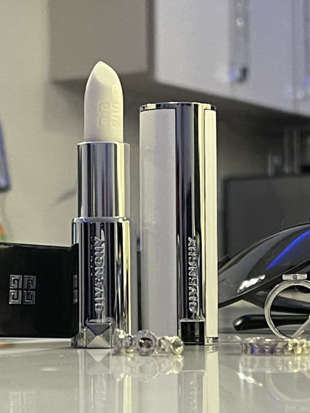 Givenchy Le Rouge Universal Hydrating Lip Balm review photo by SansLittleWorld