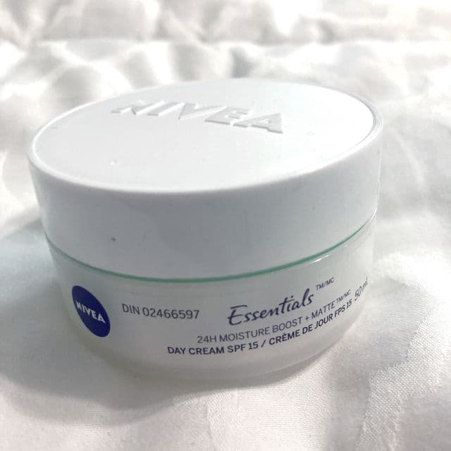 Essentials 24h Moisture Boost + Matte Day Cream SPF15 product review