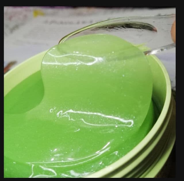 Pixi DetoxifEYE review photo by sparklesandnargles