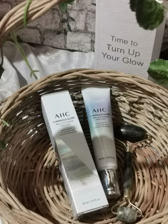 AHC Luminous Glow Real Eye Cream For Face review photo by sparklesandnargles
