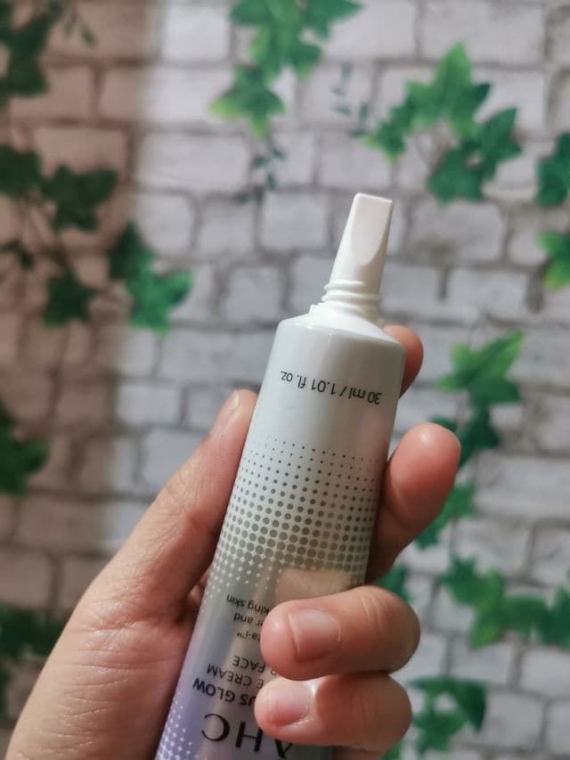 AHC Luminous Glow Real Eye Cream For Face review photo by sparklesandnargles