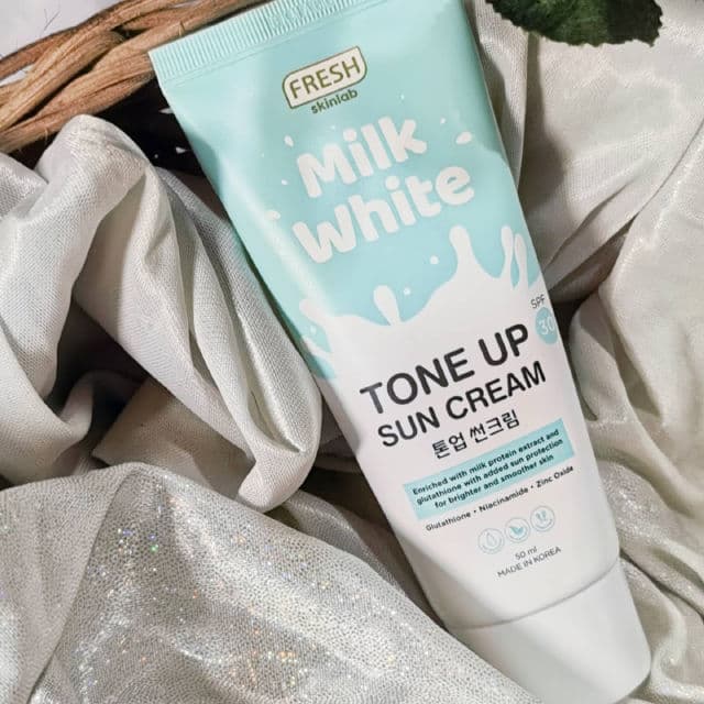 Fresh Skinlab Milk White Tone Up Sun Cream SPF30 review photo by sparklesandnargles