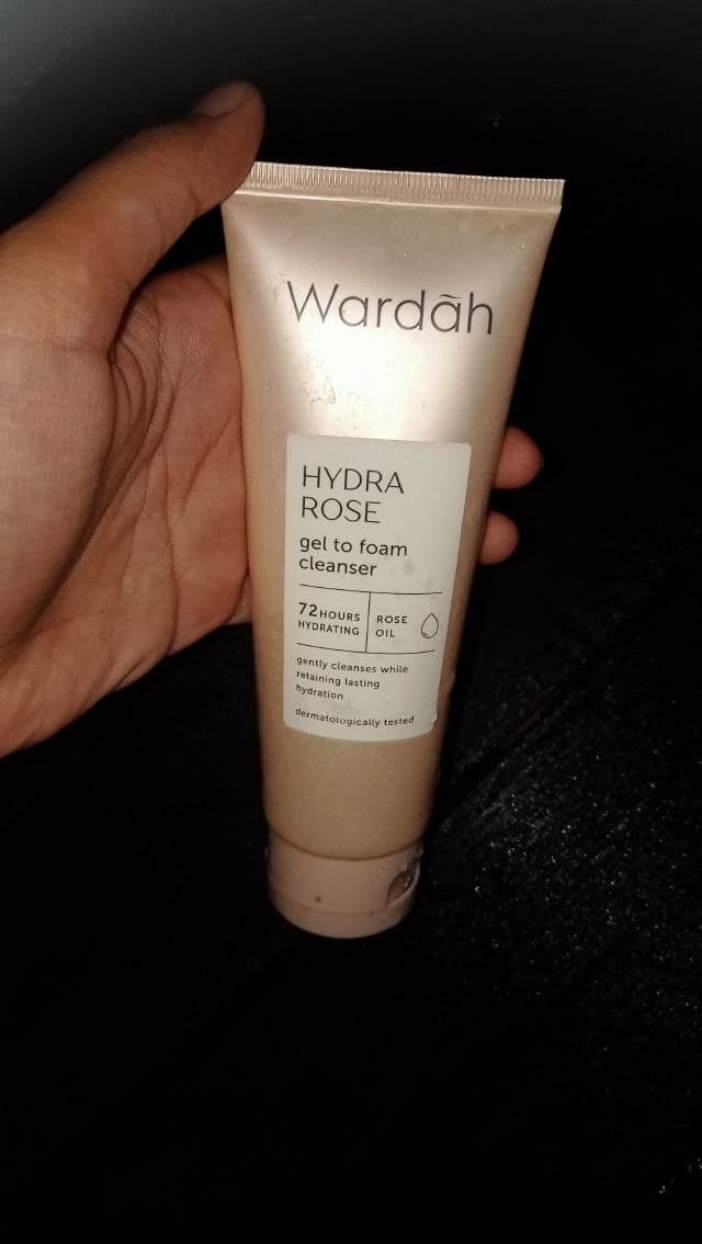 Wardah Hydra Rose Gel-to-Foam Cleanser review photo by srikandi