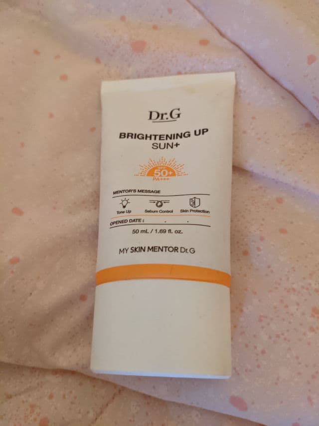 DR.G Brightening Up Sun SPF 42 PA+++ review photo by sunscreenlover