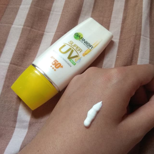 Garnier Light Complete Super UV Matte Brightening Sunscreen SPF50+ review photo by taranajmi