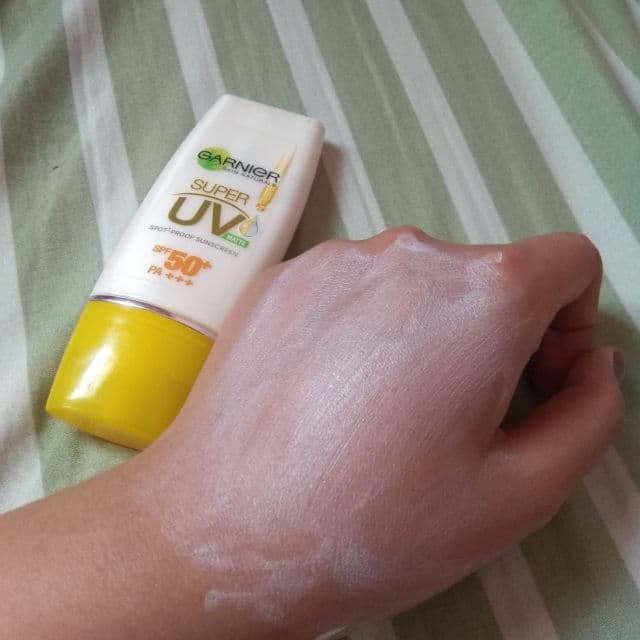 Garnier Light Complete Super UV Matte Brightening Sunscreen SPF50+ review photo by taranajmi