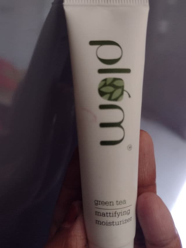 Plum Green Tea Mattifying Moisturizer review photo by thatskincaresisters