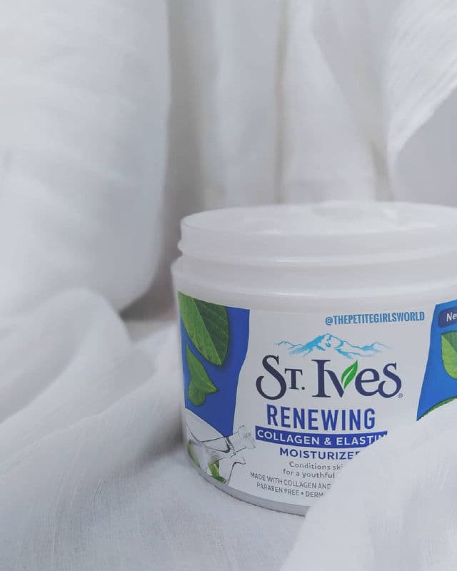 St. Ives Renewing Collagen & Elastin Moisturizer review photo by thepetitegirlsworld