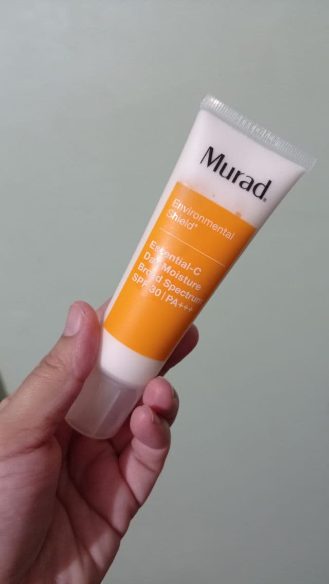 Murad Essential-C Day Moisture Broad Spectrum SPF 30/PA+++ review photo by theskinnation
