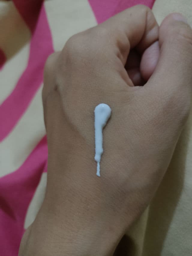 SKIN AQUA Tone Up UV Essence review photo by tinna