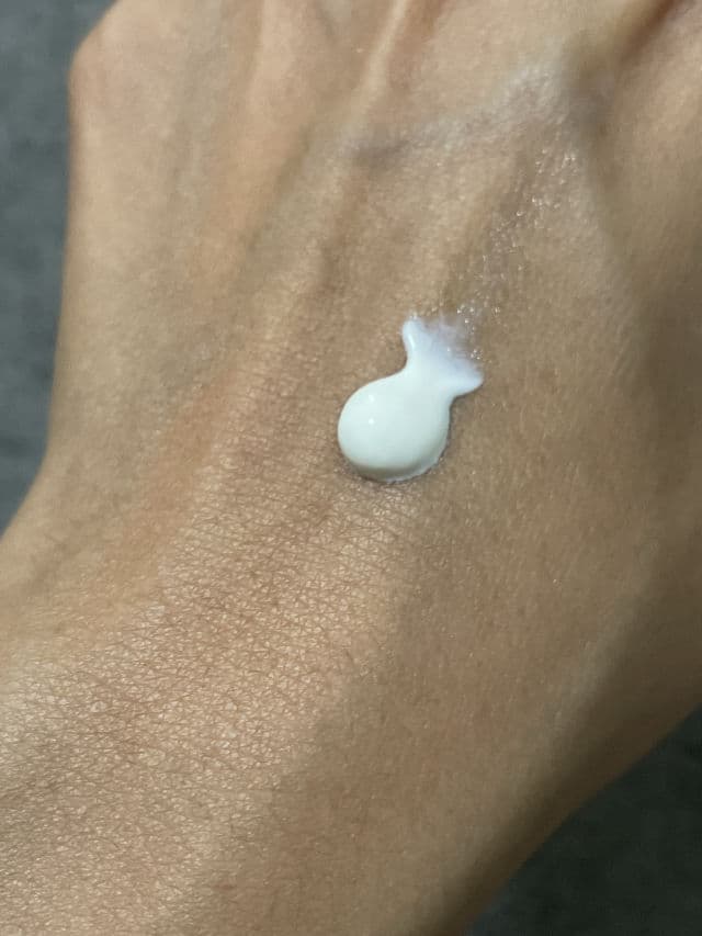 9Wishes Pine Treatment Sunscreen SPF50 + PA ++++ review photo by Ruthieandskincare