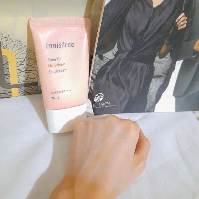 INNISFREE Tone-Up No Sebum Sunscreen SPF50 PA++++ review photo by umslimoon