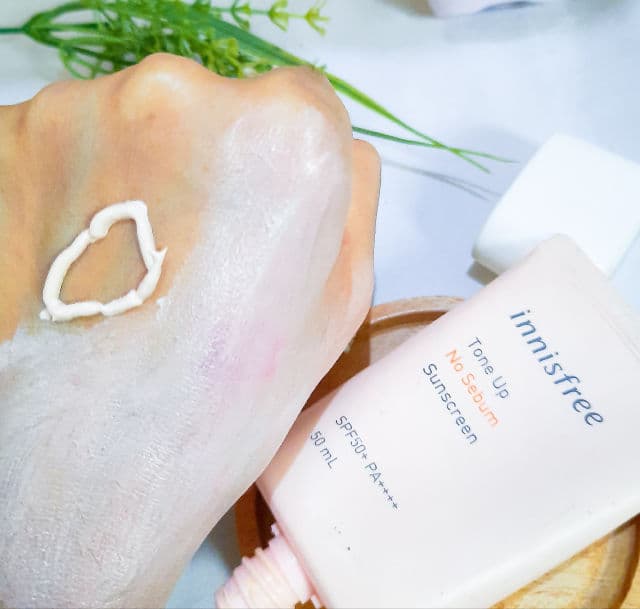 INNISFREE Tone-Up No Sebum Sunscreen SPF50 PA++++ review photo by umslimoon