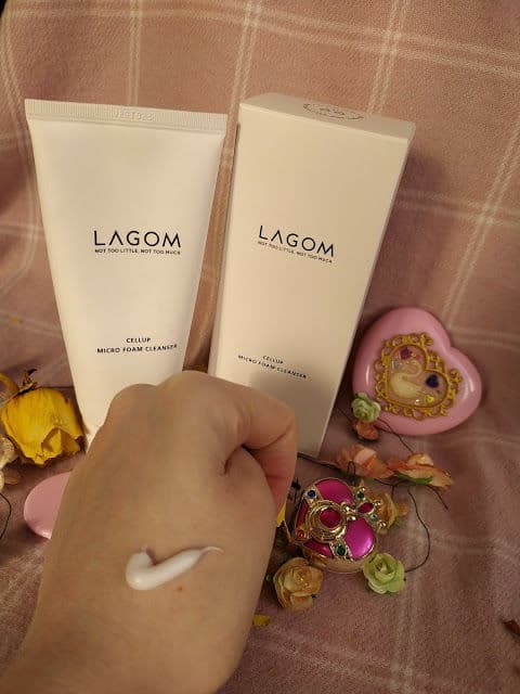 Lagom Cellup Micro Foam Cleanser review photo by unikitty