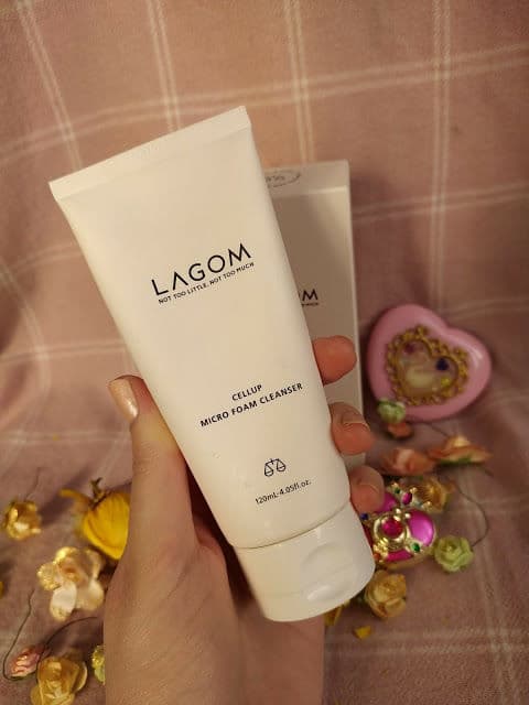 Lagom Cellup Micro Foam Cleanser review photo by unikitty