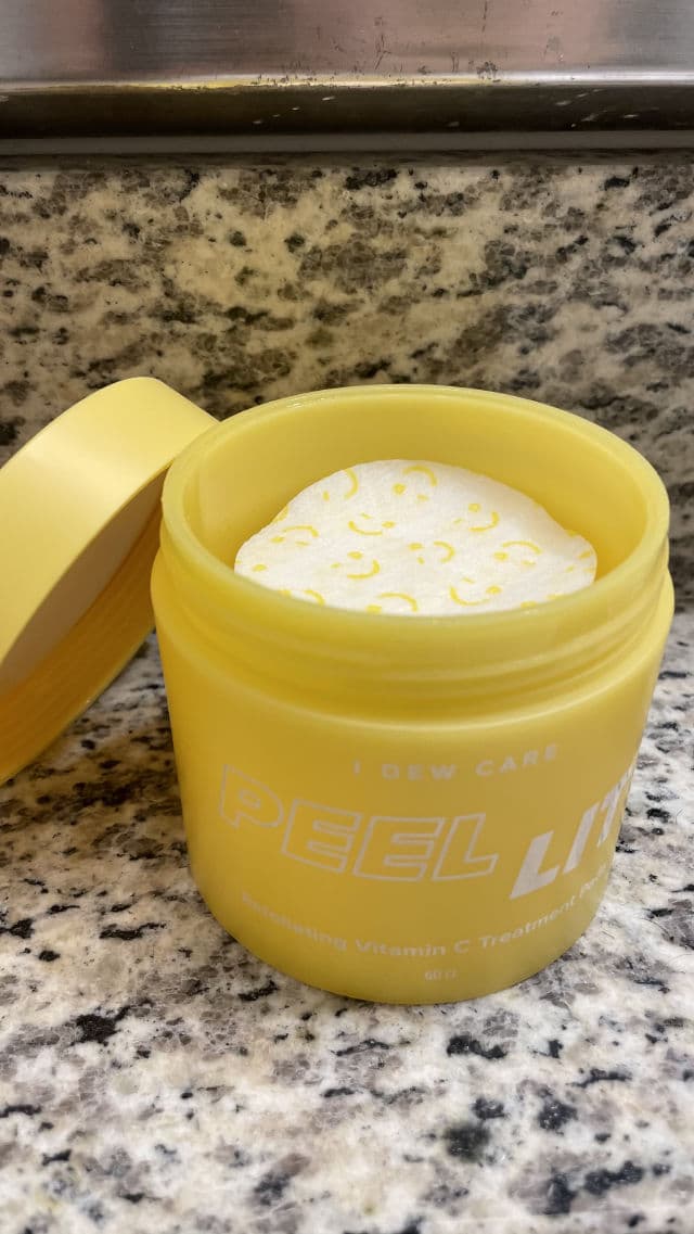 I Dew Care Peel Lit Exfoliating Vitamin C Treatment Pads review photo by vbyerley
