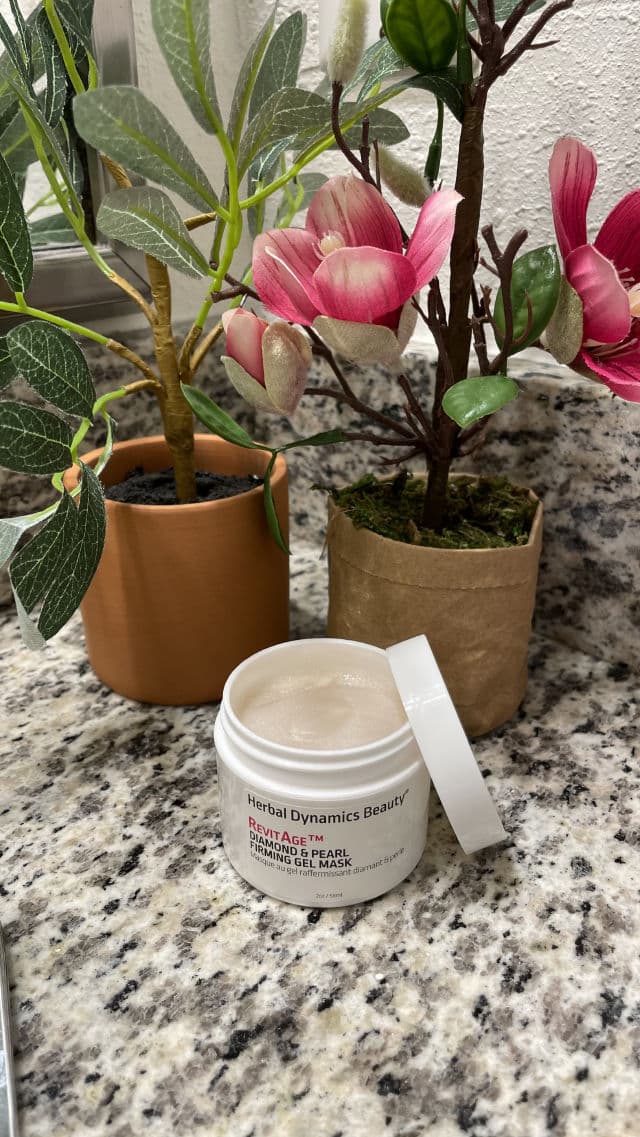 Herbal Dynamics Beauty RevitAge® Diamond & Pearl Firming Gel Mask review photo by vbyerley