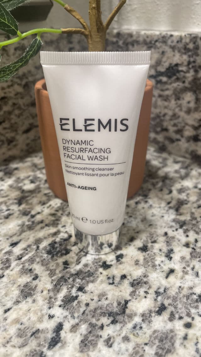 Elemis Dynamic Resurfacing Facial Wash review photo by vbyerley
