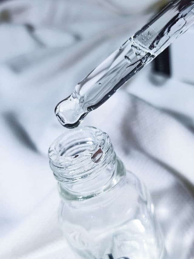 Gratitude Bar Bright Drops - Alpha Arbutin Hyaluronic Acid Vitamin B3 Brightening Serum review photo by vividskiiin