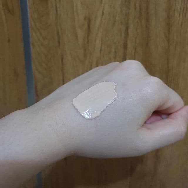 L'Oreal Paris UV Defender UV Serum Protector Correct & Protect SPF50+ / PA++++ review photo by windyoo