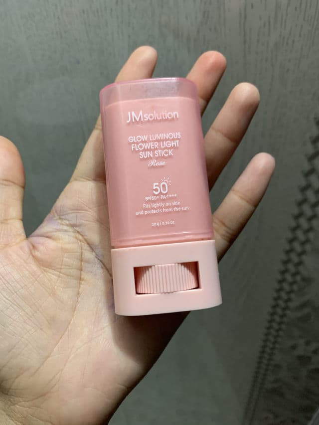 JMsolution Glow Luminous Flower Sun Stick Rose SPF50 + PA ++++ review photo by Sambathnita
